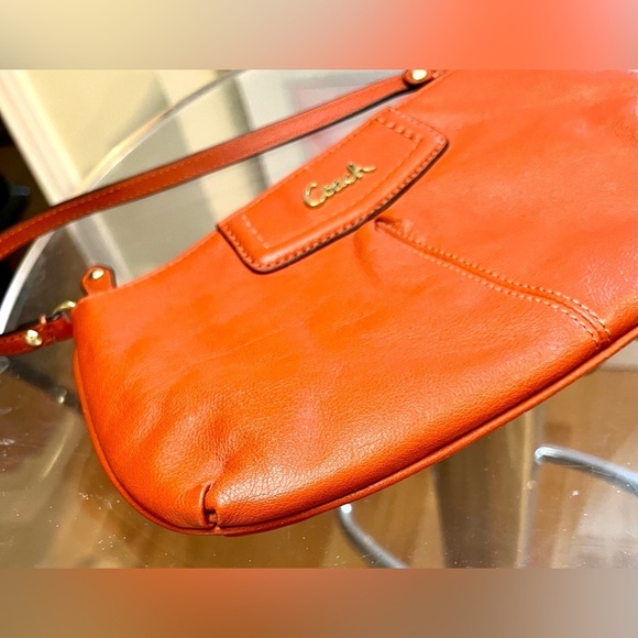 COACH PUMPKIN LEATHER  POUCHETTE - Picture 5 of 15